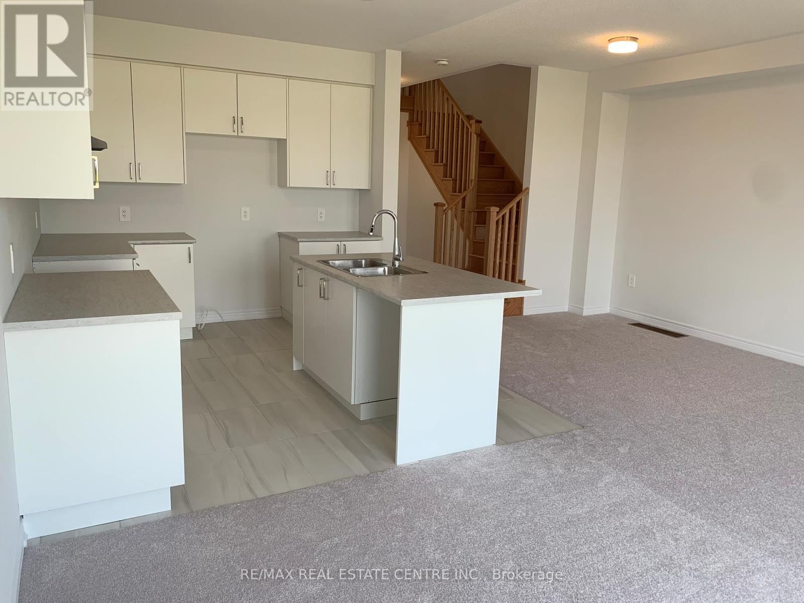 88 Edminston Drive, Centre Wellington, Ontario N1M 0J1 - Photo 9 - X12592968