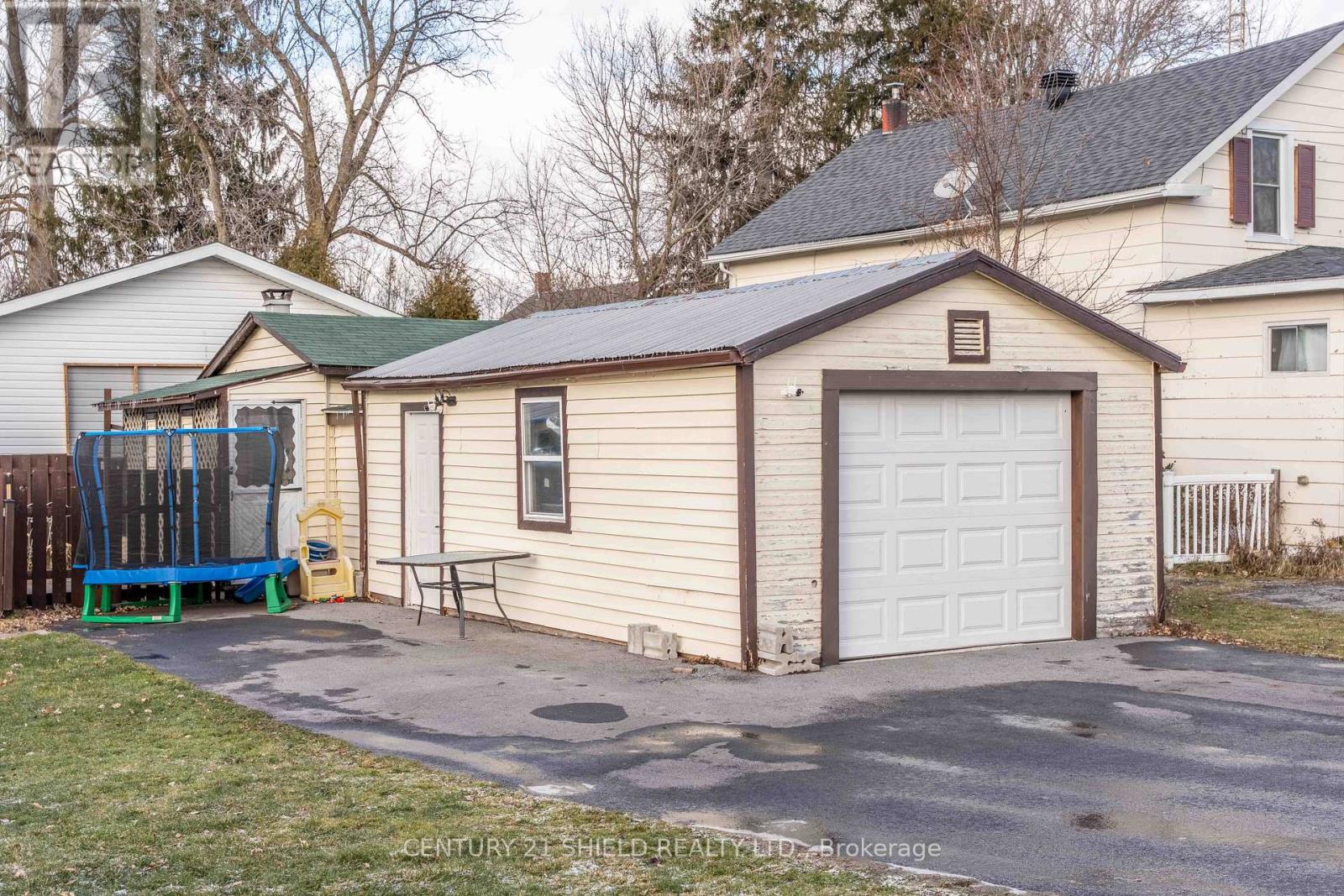 29 Oak Street, South Glengarry, Ontario K0C 1N0 - Photo 5 - X12593038