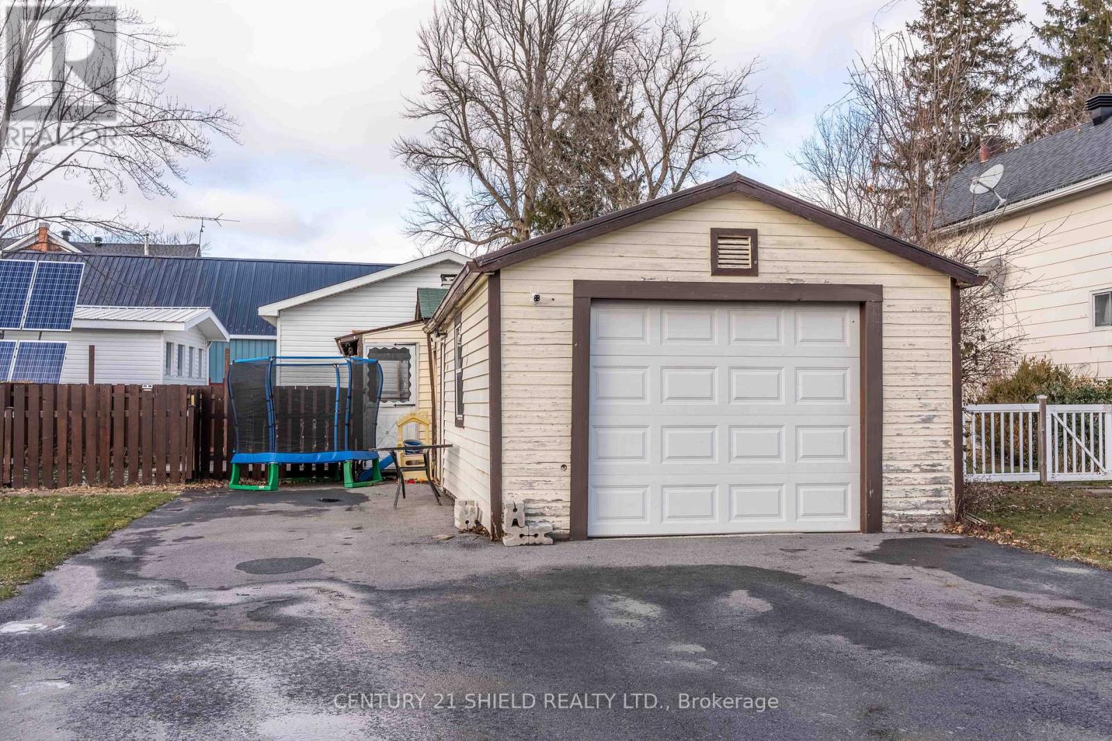 29 Oak Street, South Glengarry, Ontario K0C 1N0 - Photo 6 - X12593038