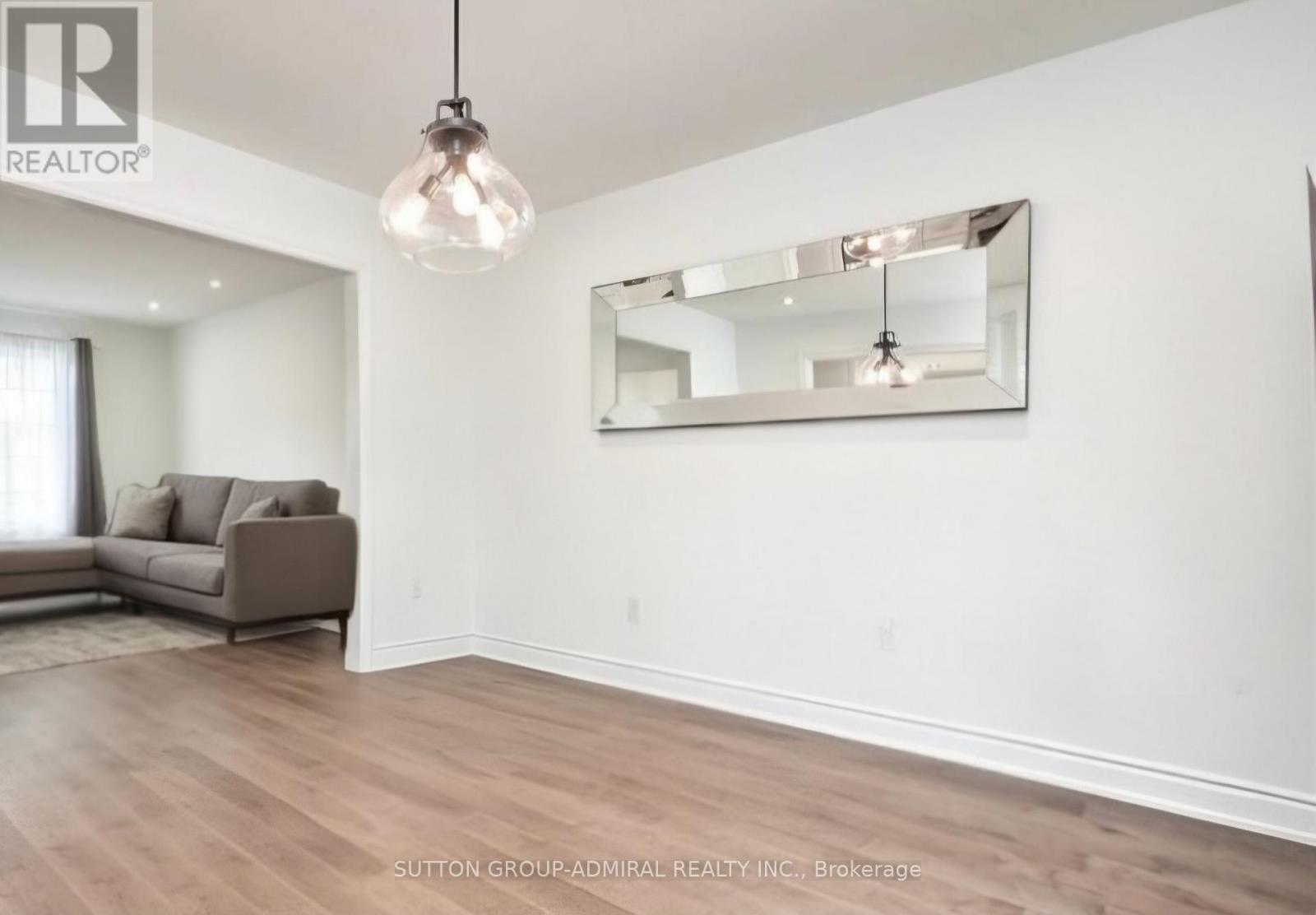 16 Gibbon Drive, Barrie, Ontario L4N 6G3 - Photo 3 - S12593058