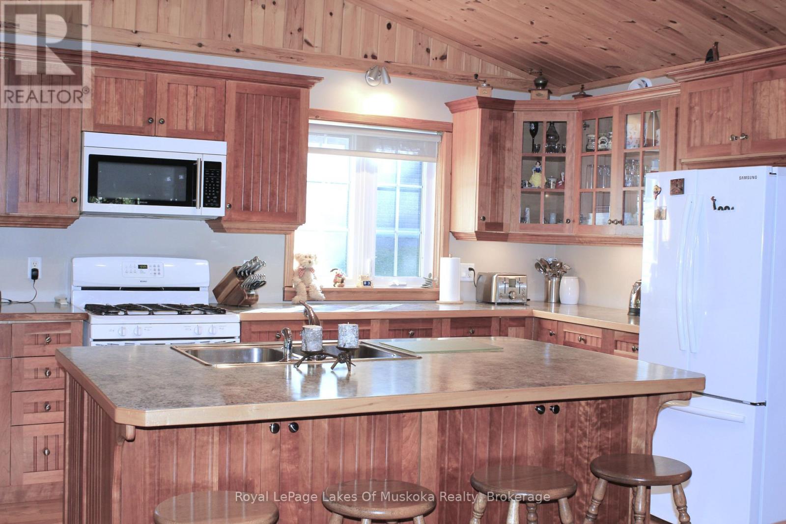 340 Wurm Road, Magnetawan, Ontario  P0A 1P0 - Photo 11 - X12454665