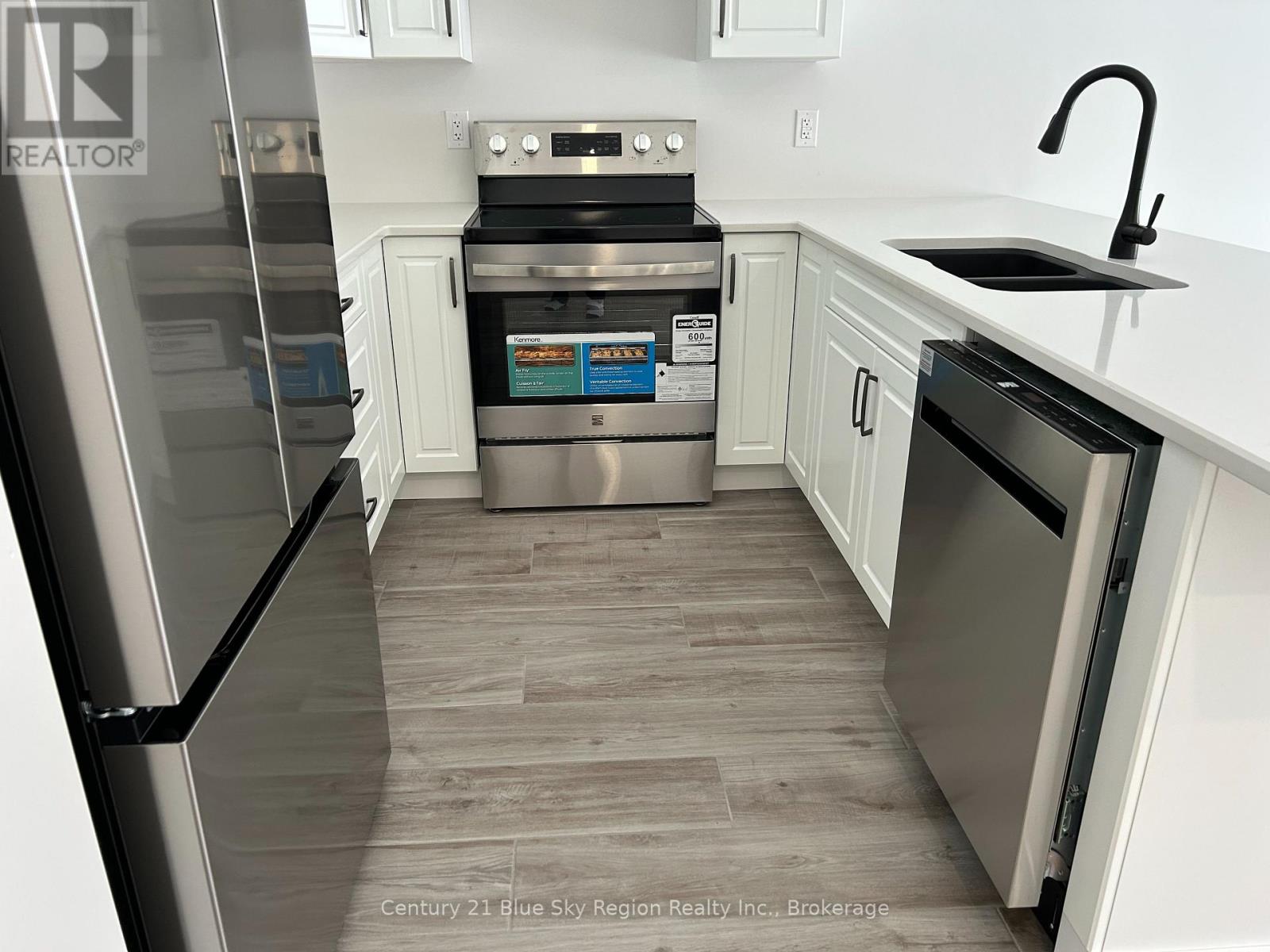 16 Birch Street, Powassan, Ontario P0H 1Z0 - Photo 5 - X12437076