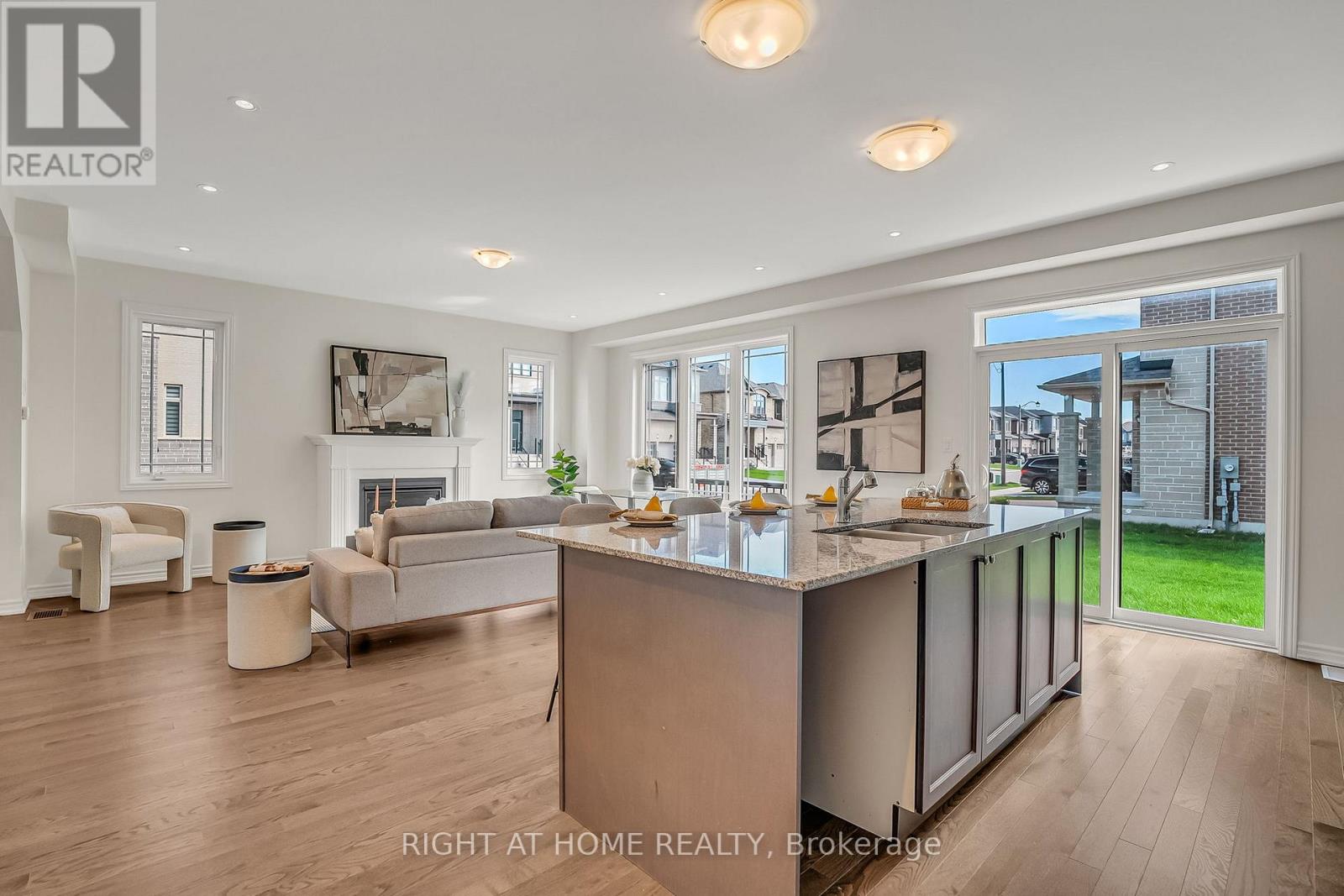 Main-Upper - 2091 Hallandale Street, Oshawa, Ontario  L1L 0T9 - Photo 8 - E12593078