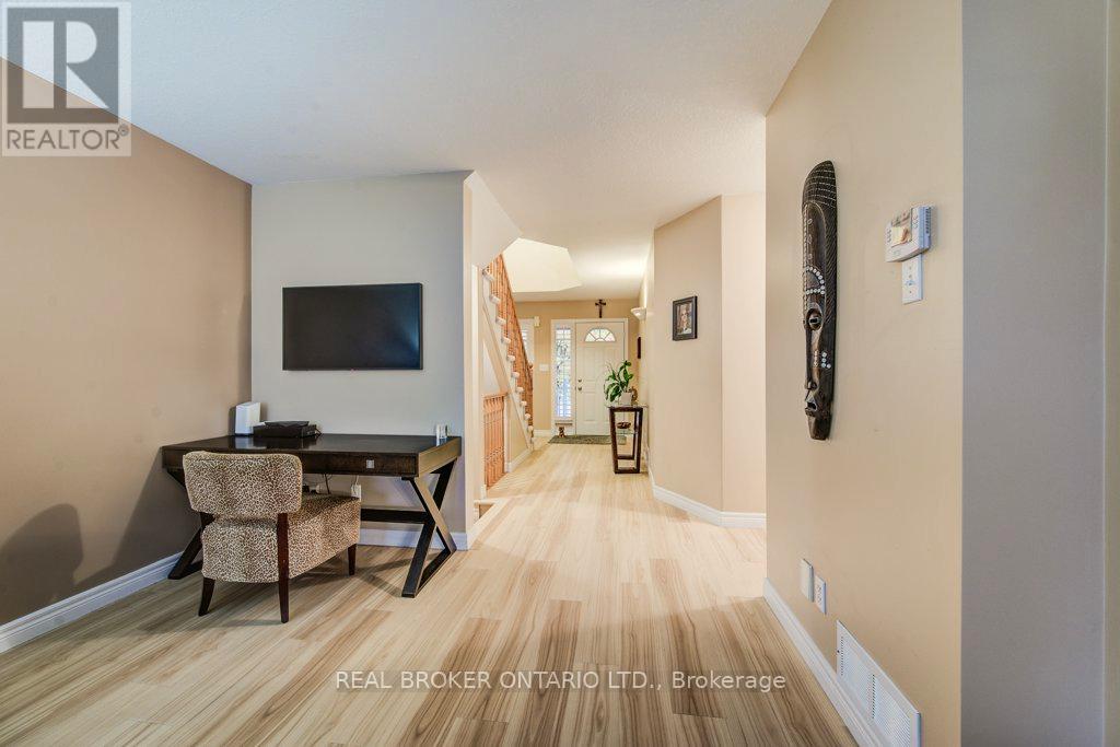 678 Interlaken Drive, Waterloo, Ontario  N2T 2Y5 - Photo 10 - X12593068