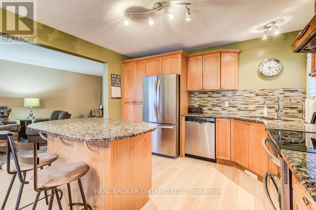 678 Interlaken Drive, Waterloo, Ontario  N2T 2Y5 - Photo 15 - X12593068