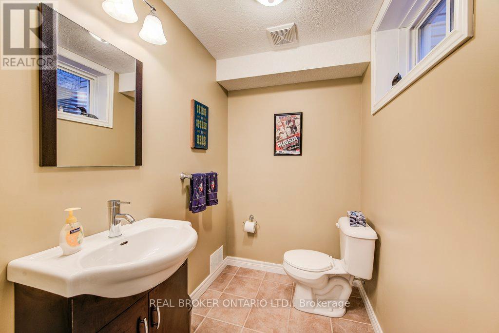678 Interlaken Drive, Waterloo, Ontario  N2T 2Y5 - Photo 34 - X12593068