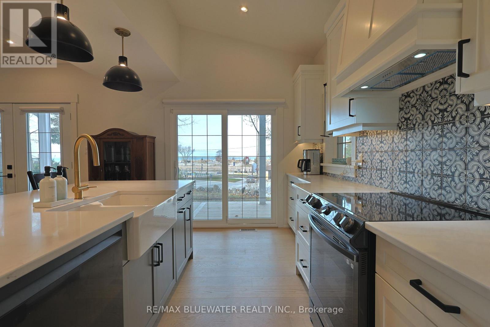 82 River Road, Lambton Shores, Ontario  N0M 1T0 - Photo 13 - X12593104