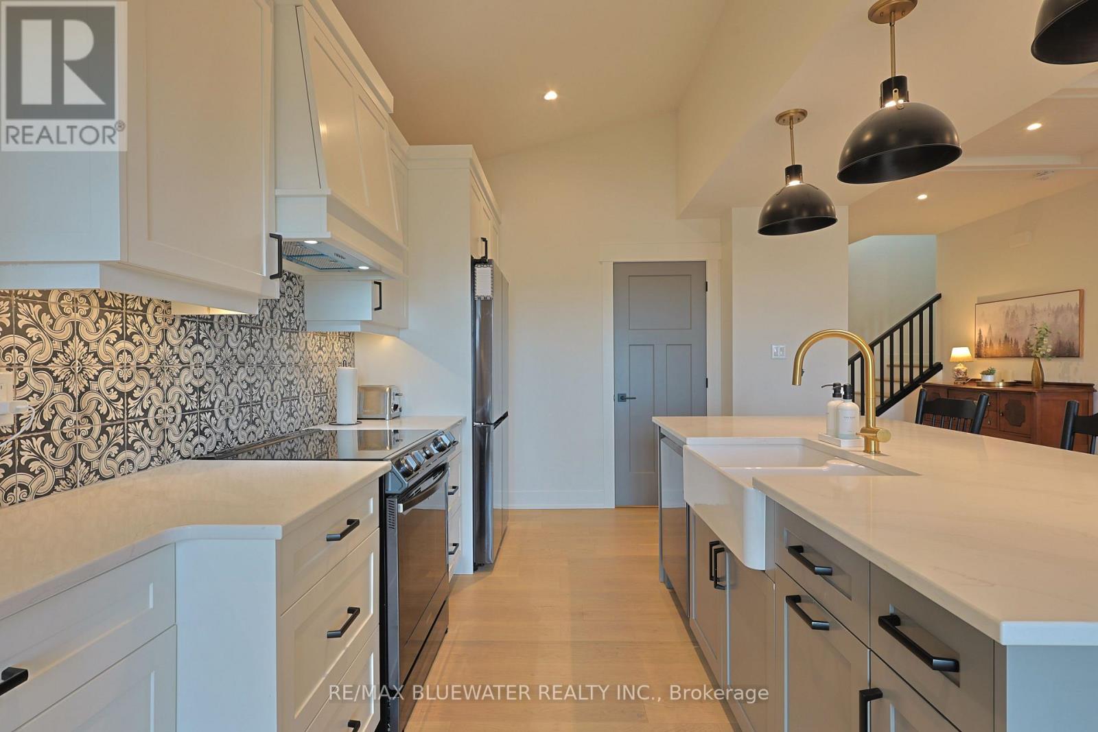 82 River Road, Lambton Shores, Ontario  N0M 1T0 - Photo 14 - X12593104