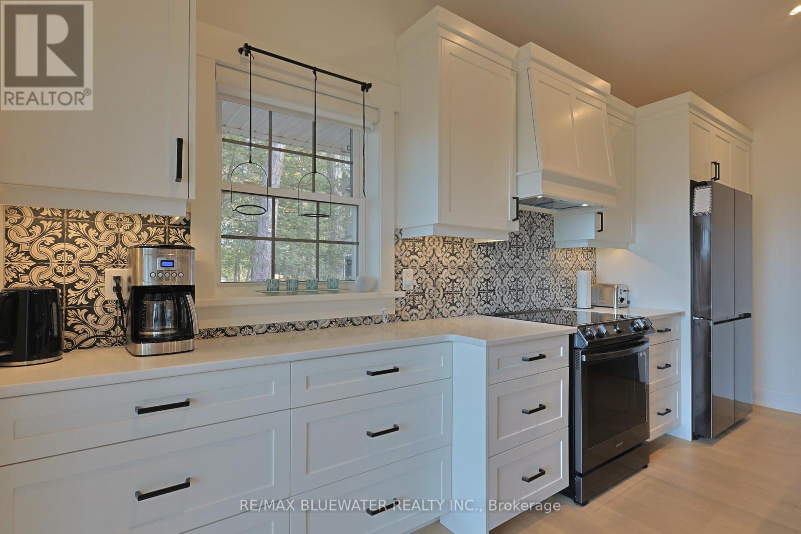 82 River Road, Lambton Shores, Ontario  N0M 1T0 - Photo 17 - X12593104