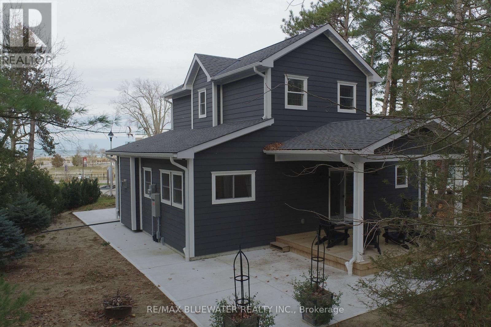 82 River Road, Lambton Shores, Ontario  N0M 1T0 - Photo 2 - X12593104