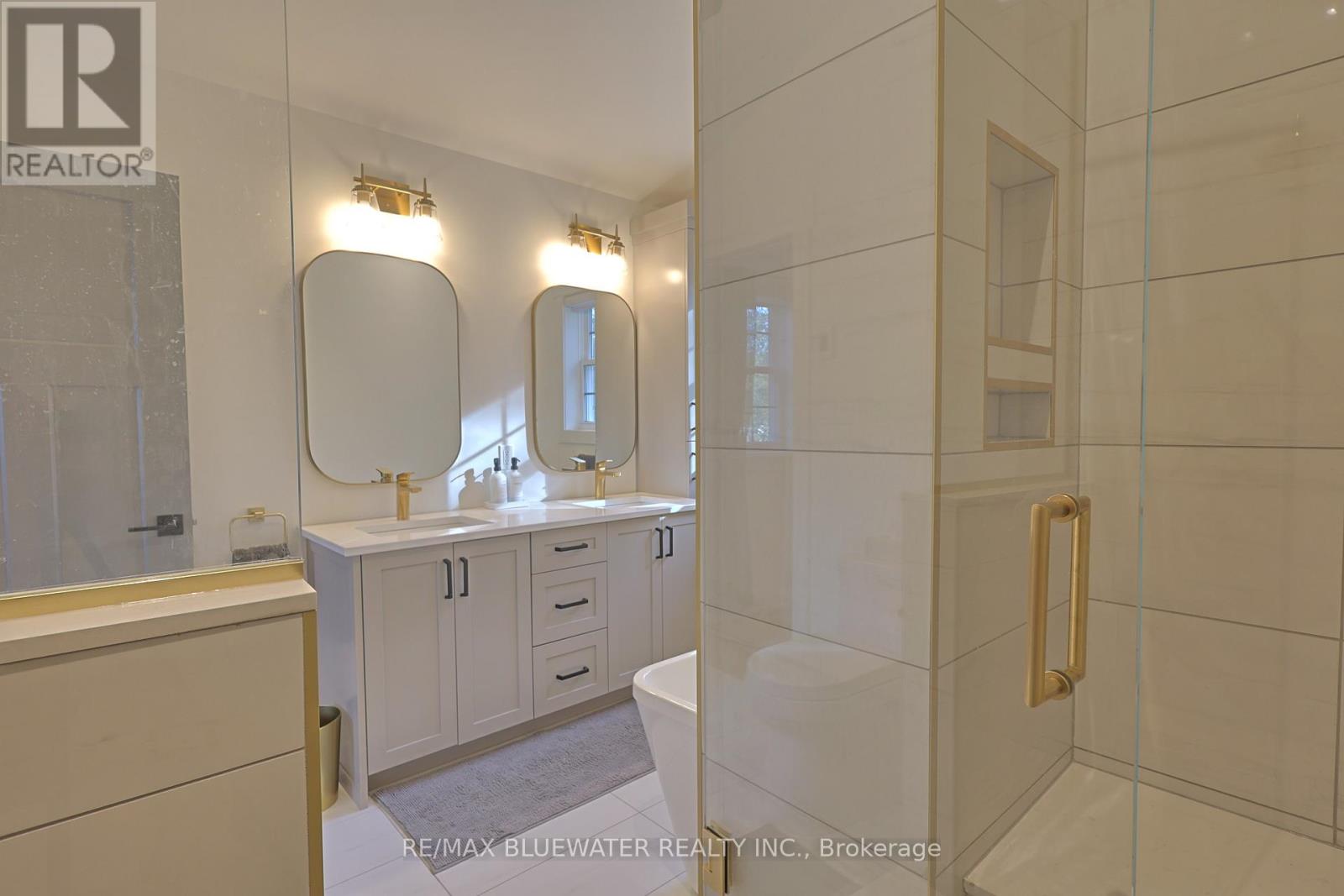 82 River Road, Lambton Shores, Ontario  N0M 1T0 - Photo 34 - X12593104