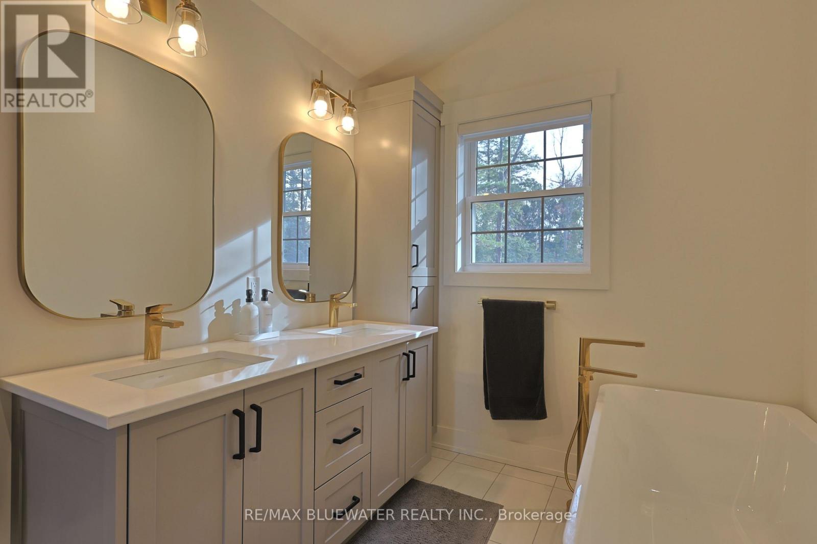 82 River Road, Lambton Shores, Ontario  N0M 1T0 - Photo 35 - X12593104