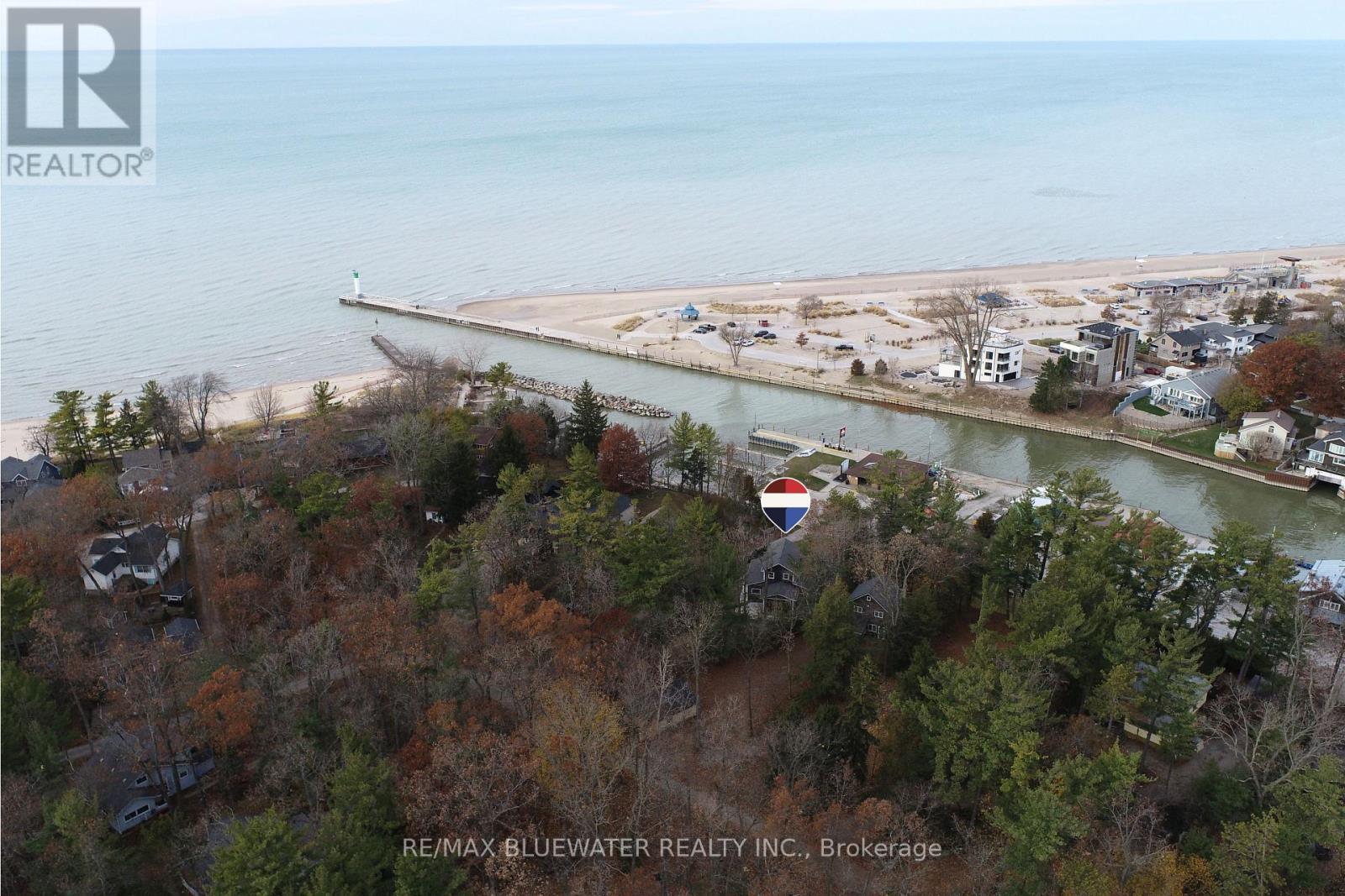 82 River Road, Lambton Shores, Ontario  N0M 1T0 - Photo 46 - X12593104