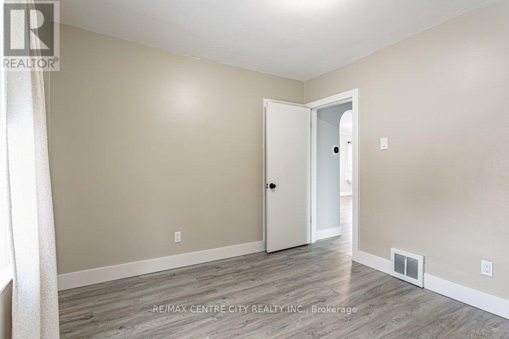 1305 Langmuir Avenue, London East, Ontario  N5W 2G5 - Photo 12 - X12593134