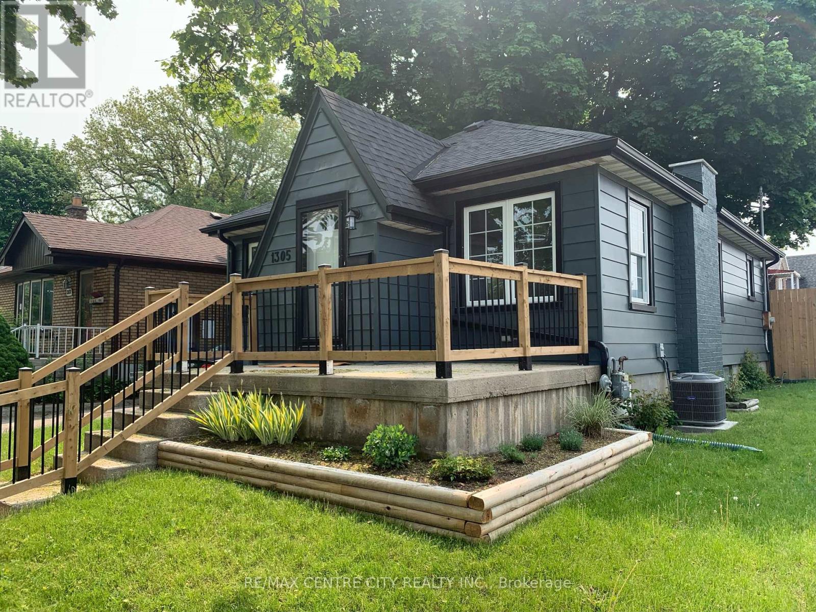 1305 Langmuir Avenue, London East, Ontario  N5W 2G5 - Photo 2 - X12593134