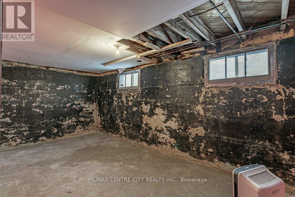 1305 Langmuir Avenue, London East, Ontario  N5W 2G5 - Photo 26 - X12593134