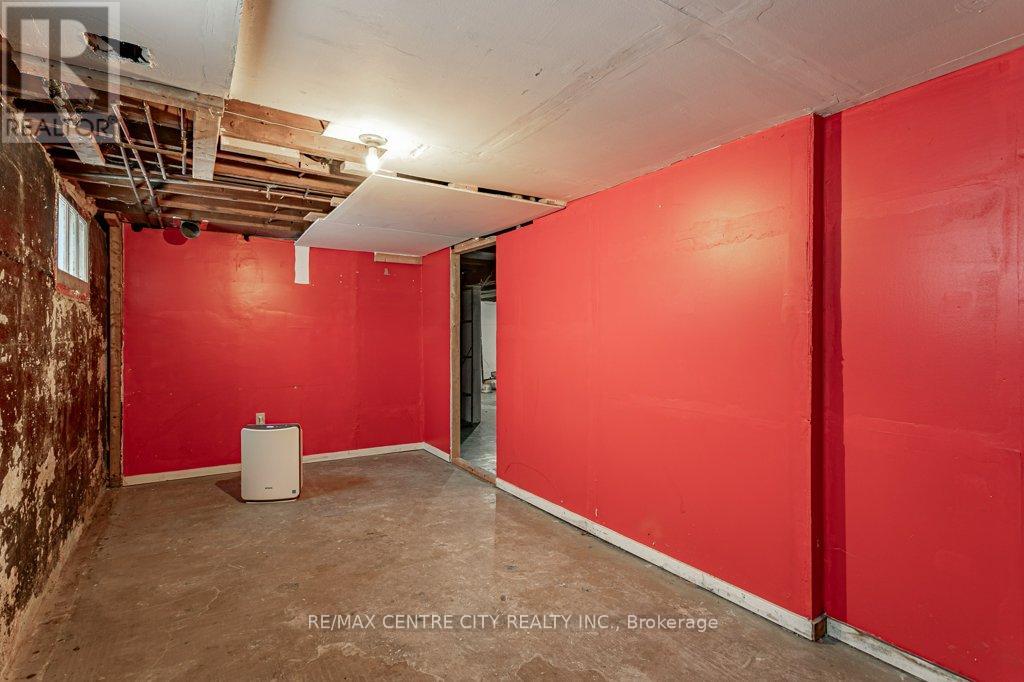 1305 Langmuir Avenue, London East, Ontario  N5W 2G5 - Photo 27 - X12593134