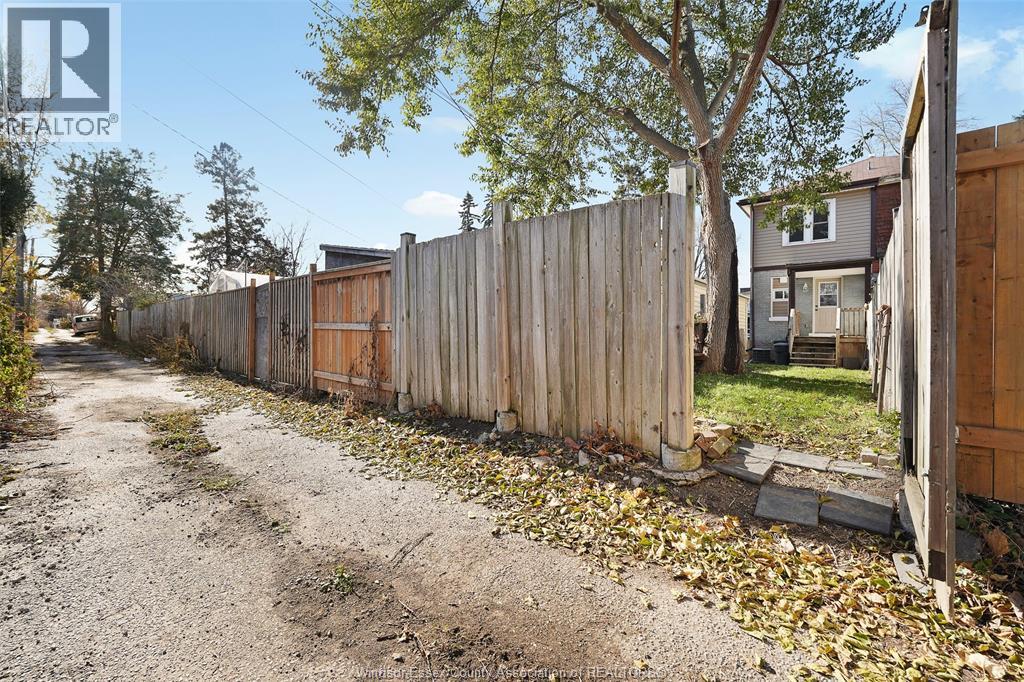 1044 Elm Avenue, Windsor, Ontario N9A 5H7 - Photo 24 - 25030934