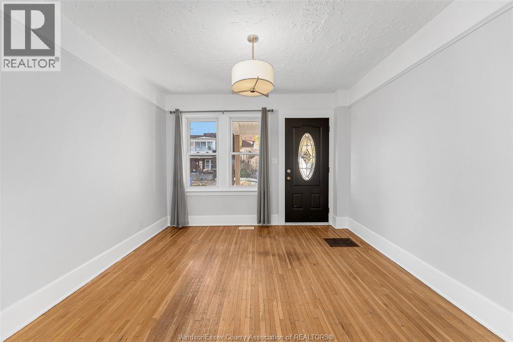 1044 Elm Avenue, Windsor, Ontario N9A 5H7 - Photo 5 - 25030934