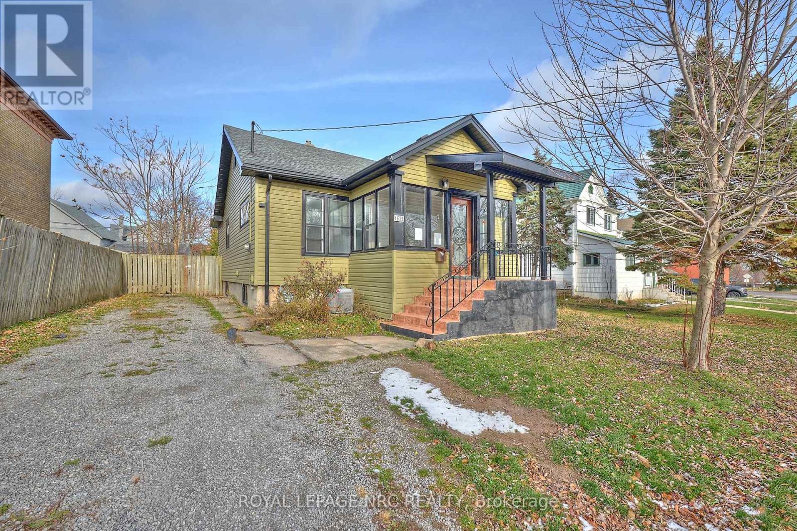 4639 Eastwood Crescent, Niagara Falls, Ontario  L2E 1B2 - Photo 1 - X12593132
