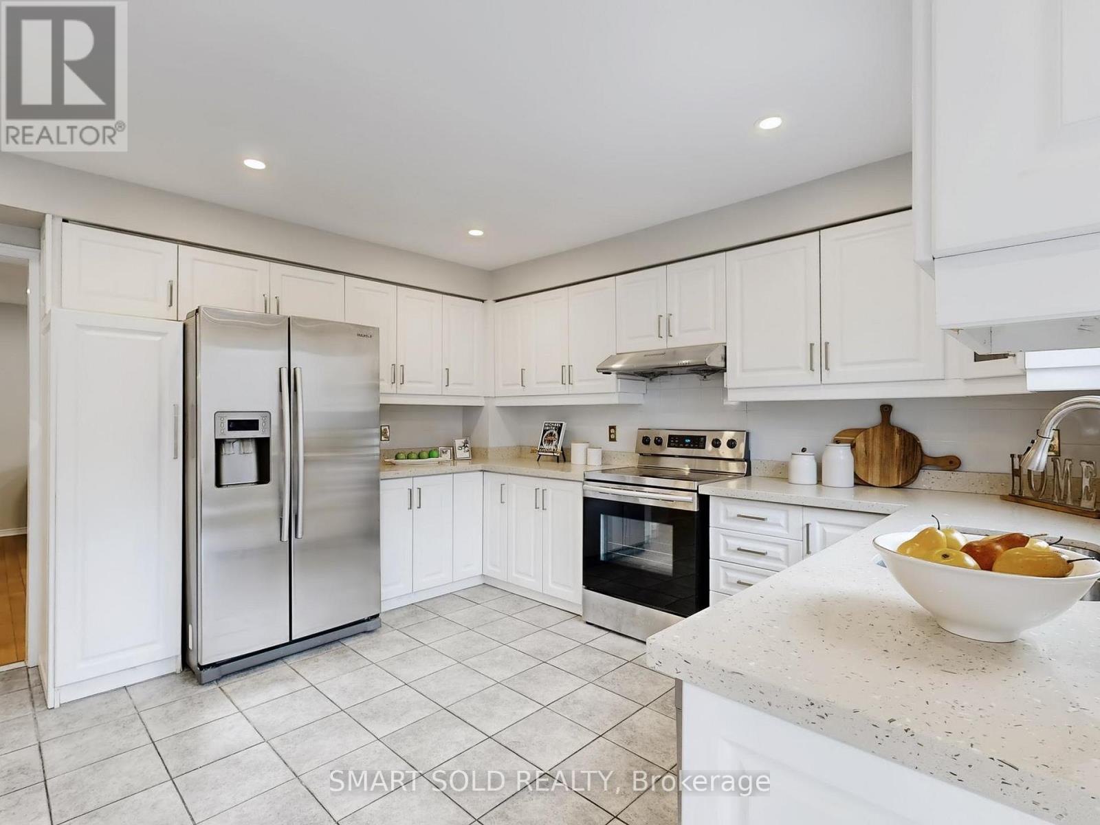 44 Castleridge Drive, Richmond Hill, Ontario L4B 1P8 - Photo 10 - N12592866