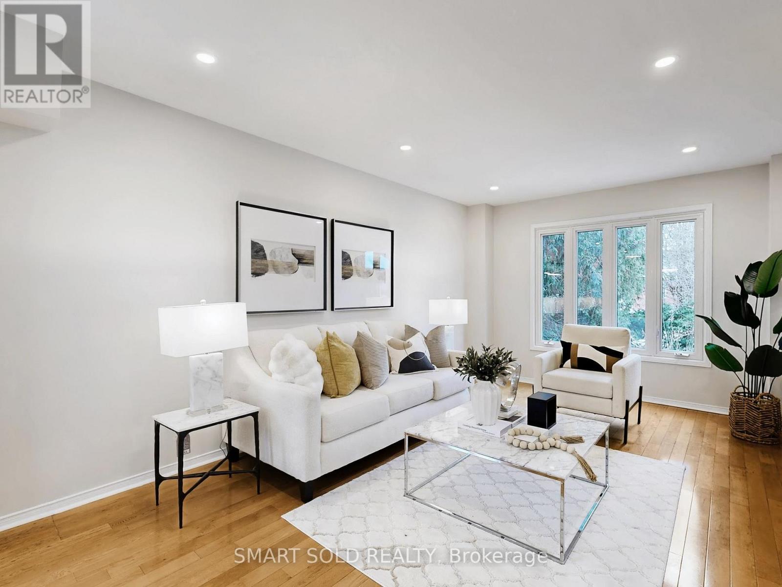 44 CASTLERIDGE DRIVE, Richmond Hill, Ontario