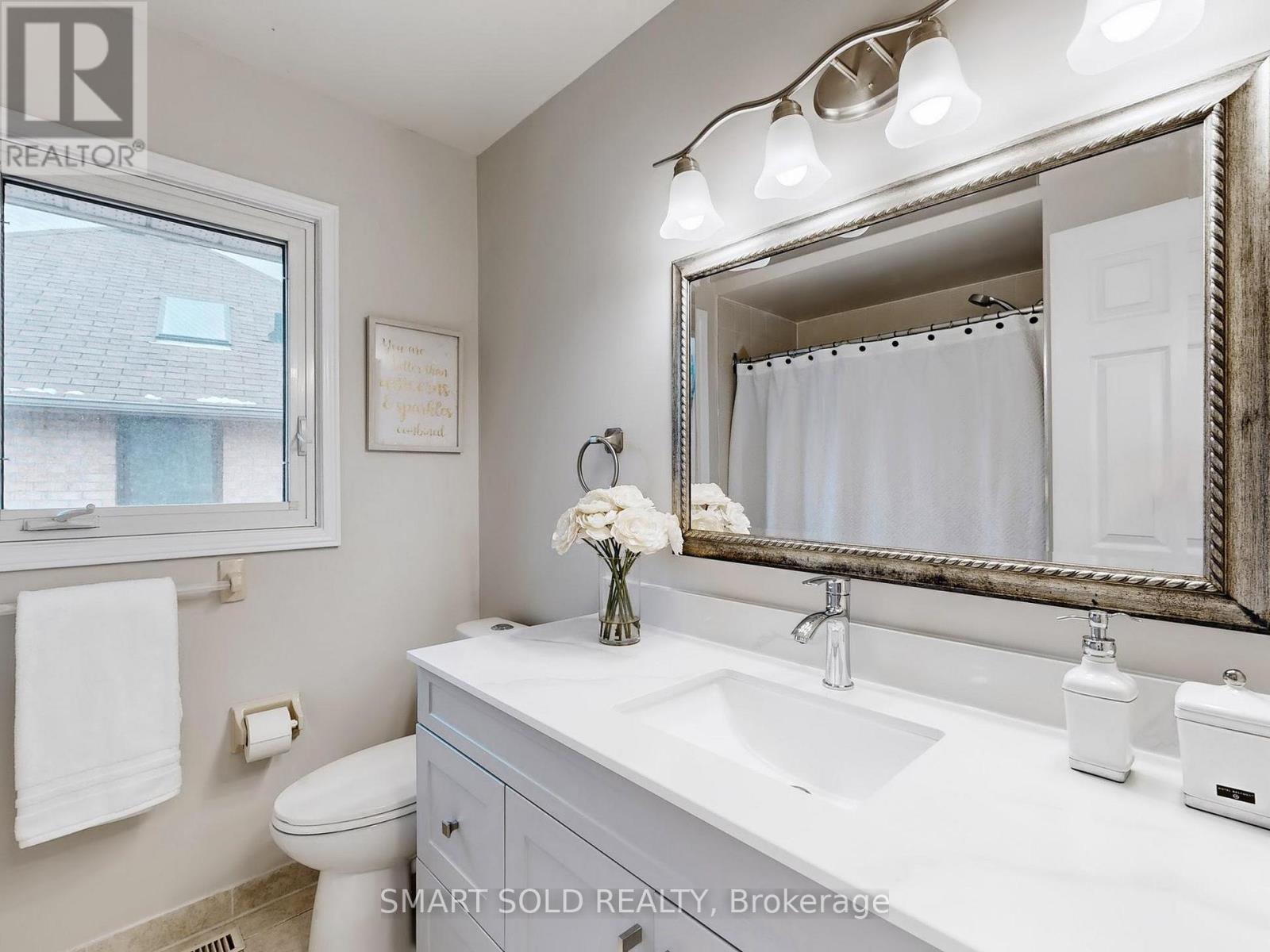 44 Castleridge Drive, Richmond Hill, Ontario L4B 1P8 - Photo 26 - N12592866