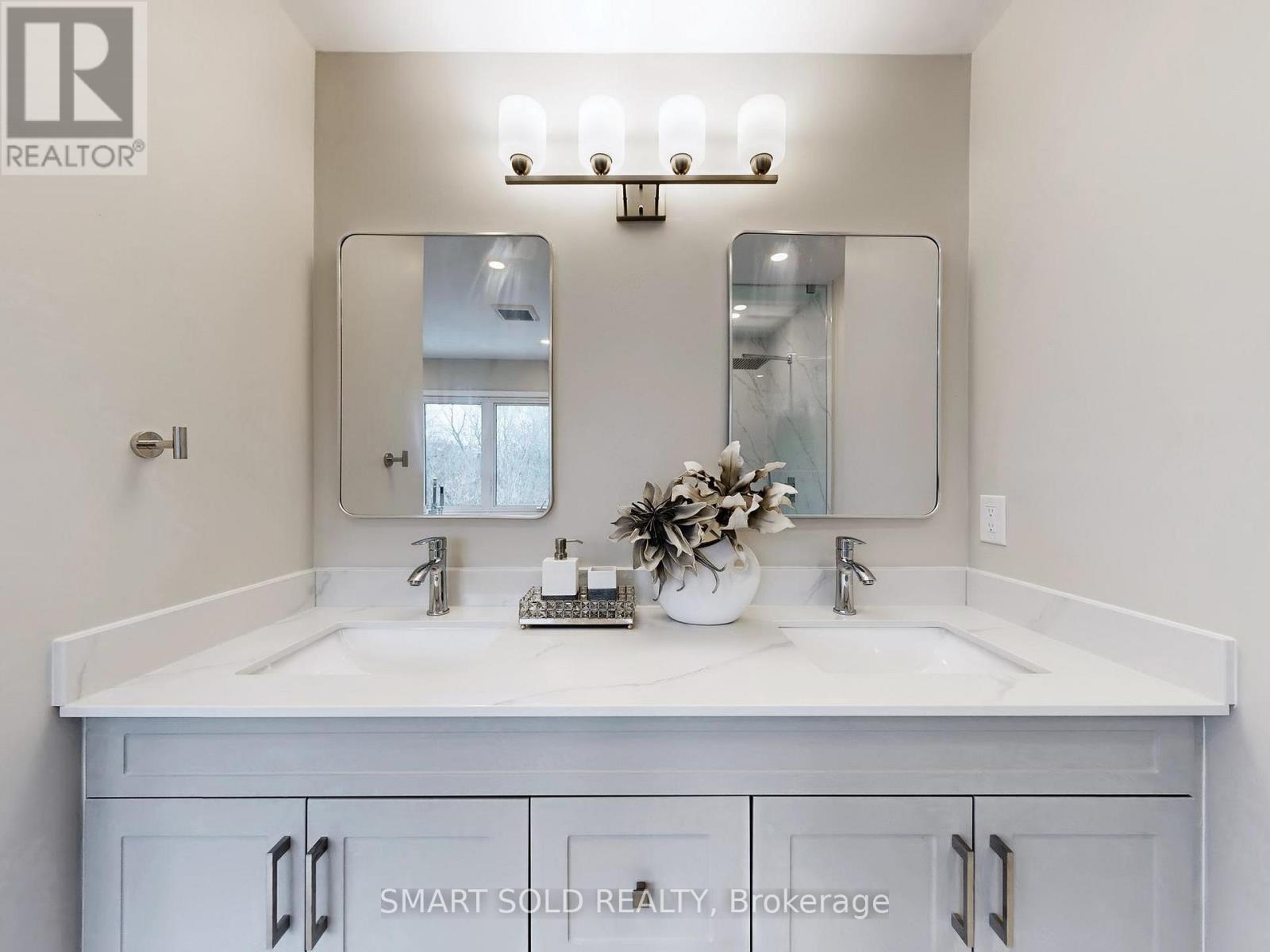 44 Castleridge Drive, Richmond Hill, Ontario L4B 1P8 - Photo 19 - N12592866