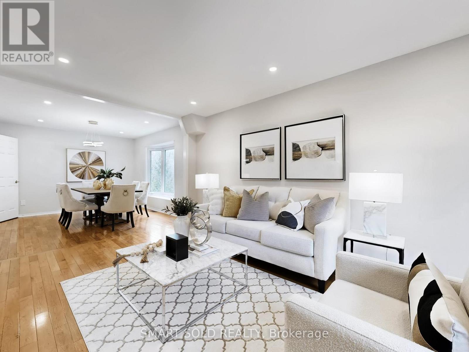 44 Castleridge Drive, Richmond Hill, Ontario L4B 1P8 - Photo 3 - N12592866