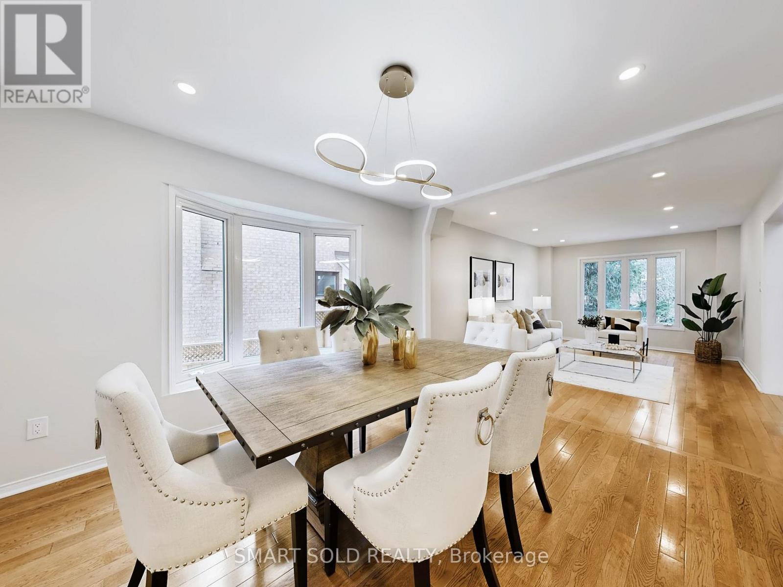 44 Castleridge Drive, Richmond Hill, Ontario L4B 1P8 - Photo 5 - N12592866