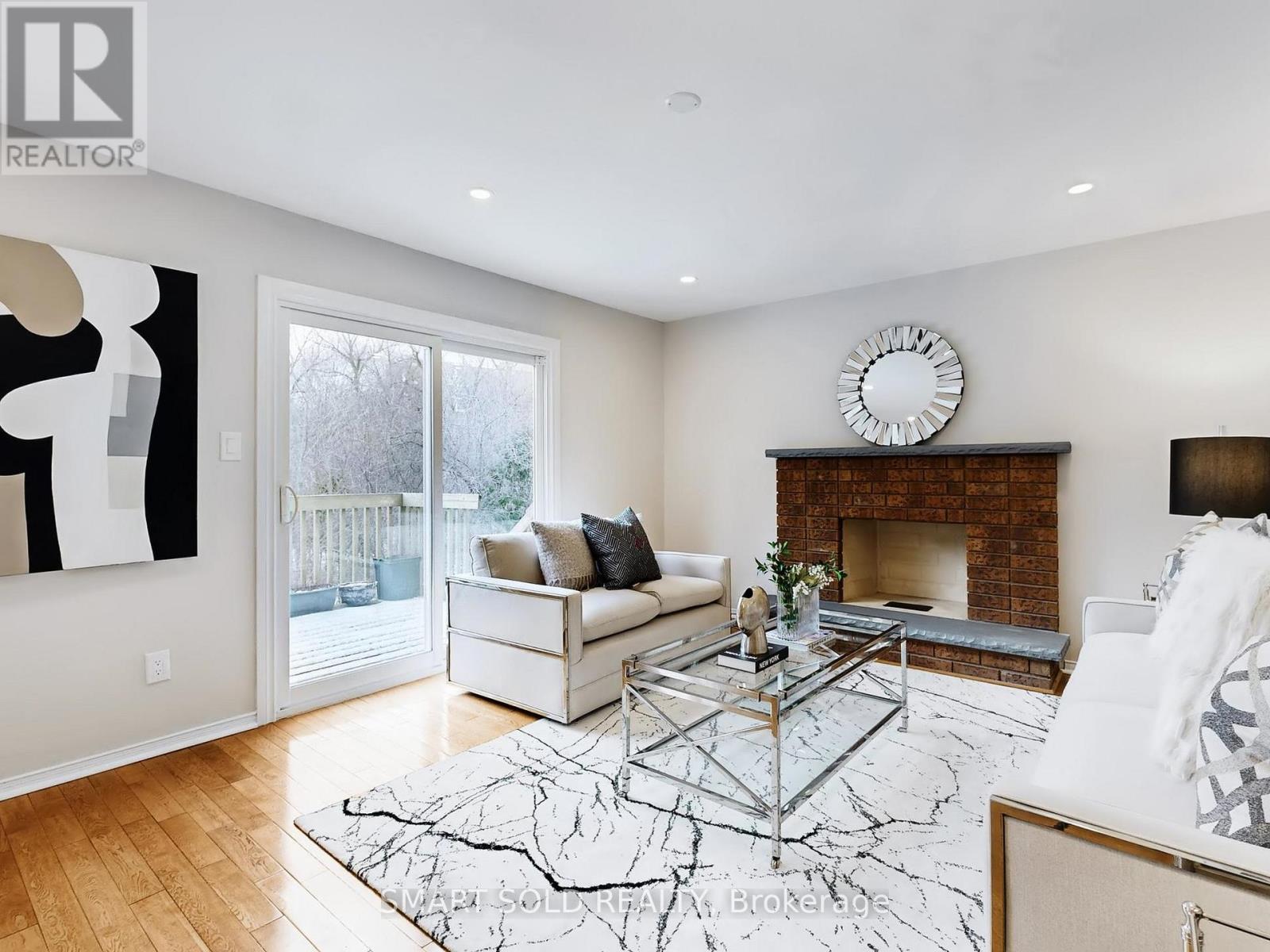 44 Castleridge Drive, Richmond Hill, Ontario L4B 1P8 - Photo 6 - N12592866