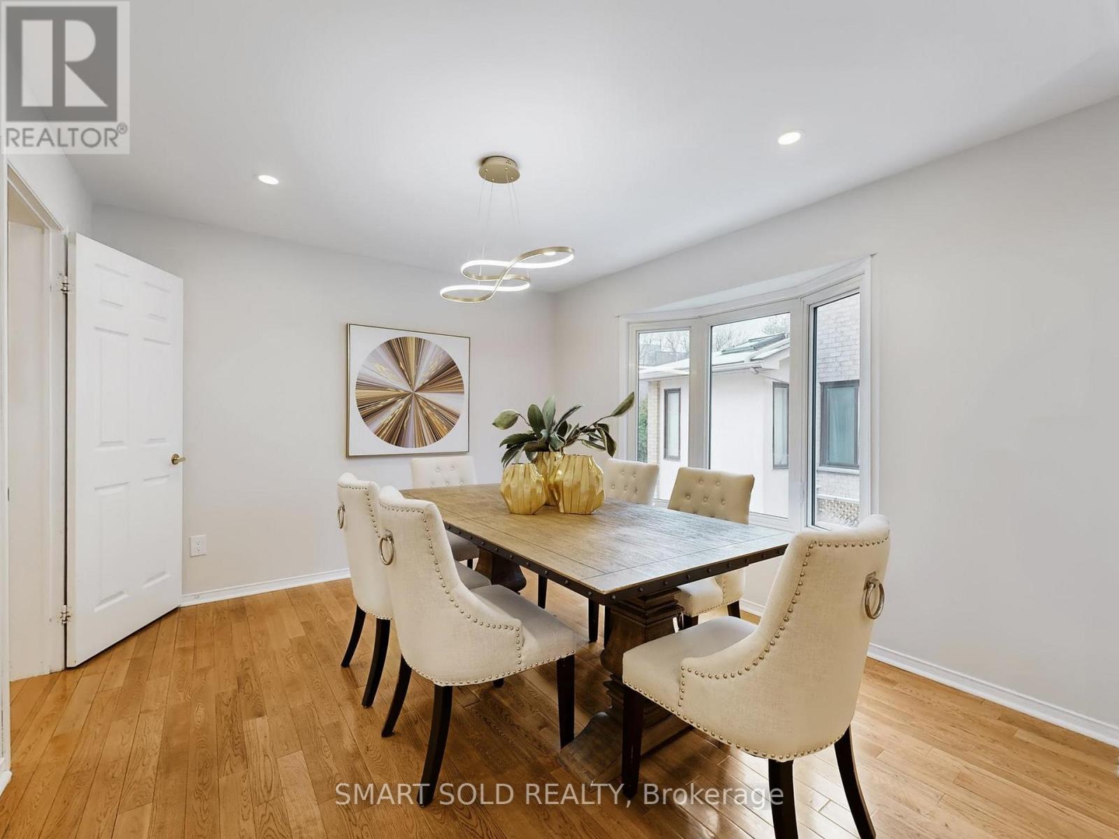 44 Castleridge Drive, Richmond Hill, Ontario L4B 1P8 - Photo 4 - N12592866