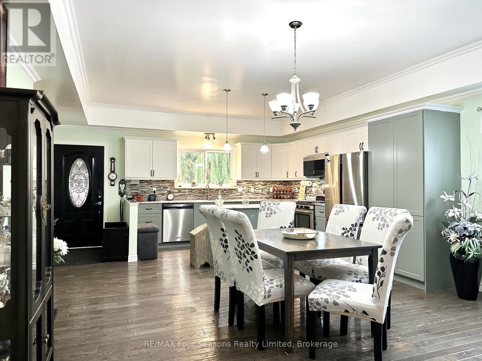 225 Christopher Street, Clearview, Ontario  L0M 1S0 - Photo 19 - S12593126