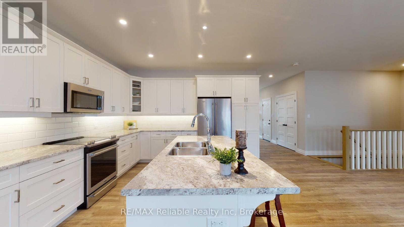 7 Thimbleweed Drive, Bluewater, Ontario  N0M 1G0 - Photo 12 - X12593162