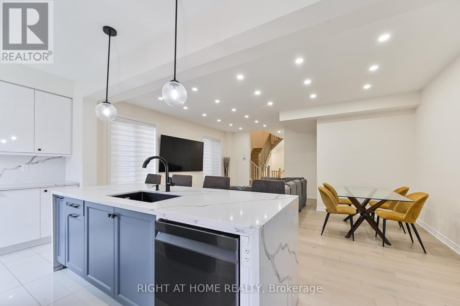 80 Conarty Crescent, Whitby, Ontario  L1P 0L4 - Photo 11 - E12593112