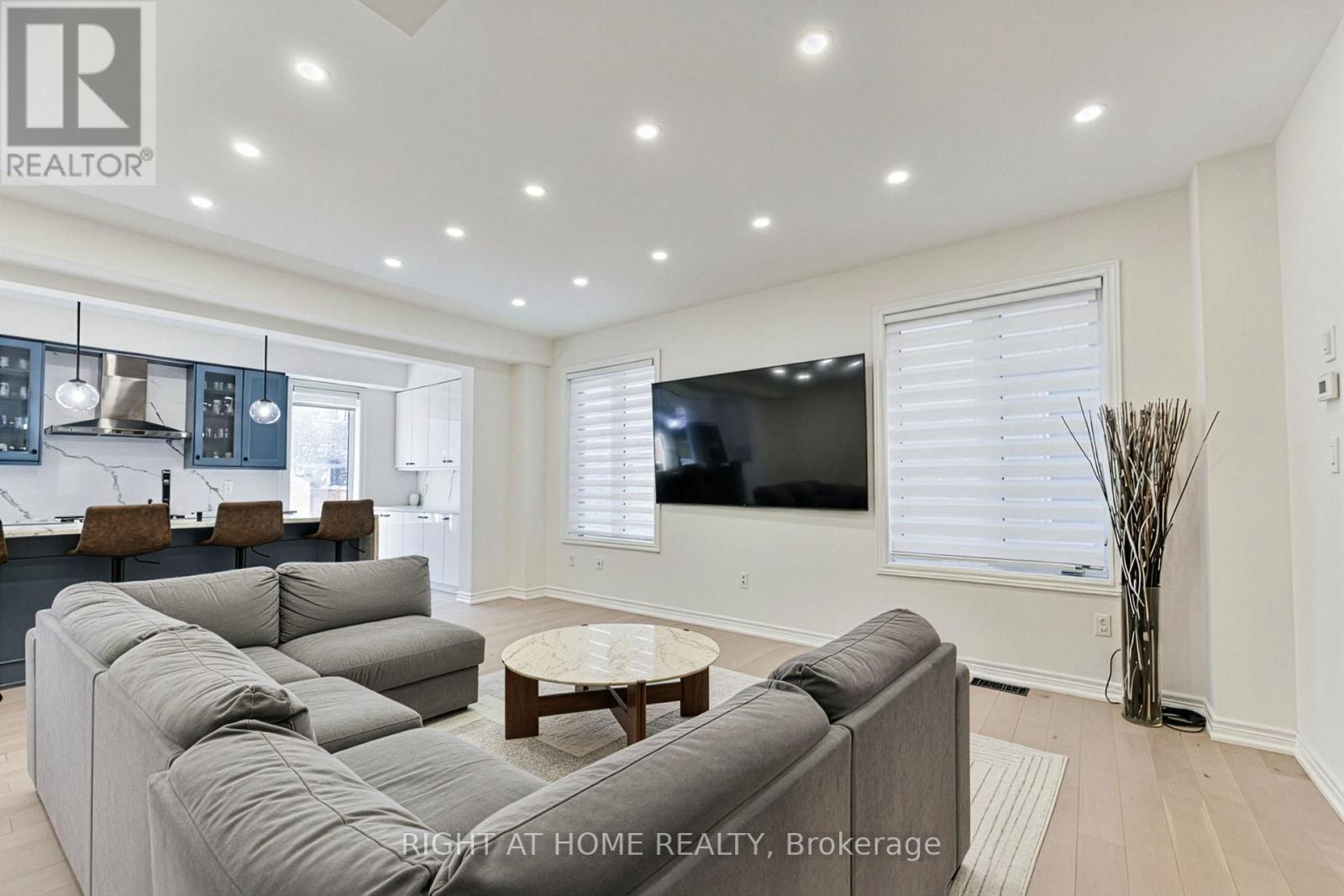 80 Conarty Crescent, Whitby, Ontario  L1P 0L4 - Photo 3 - E12593112