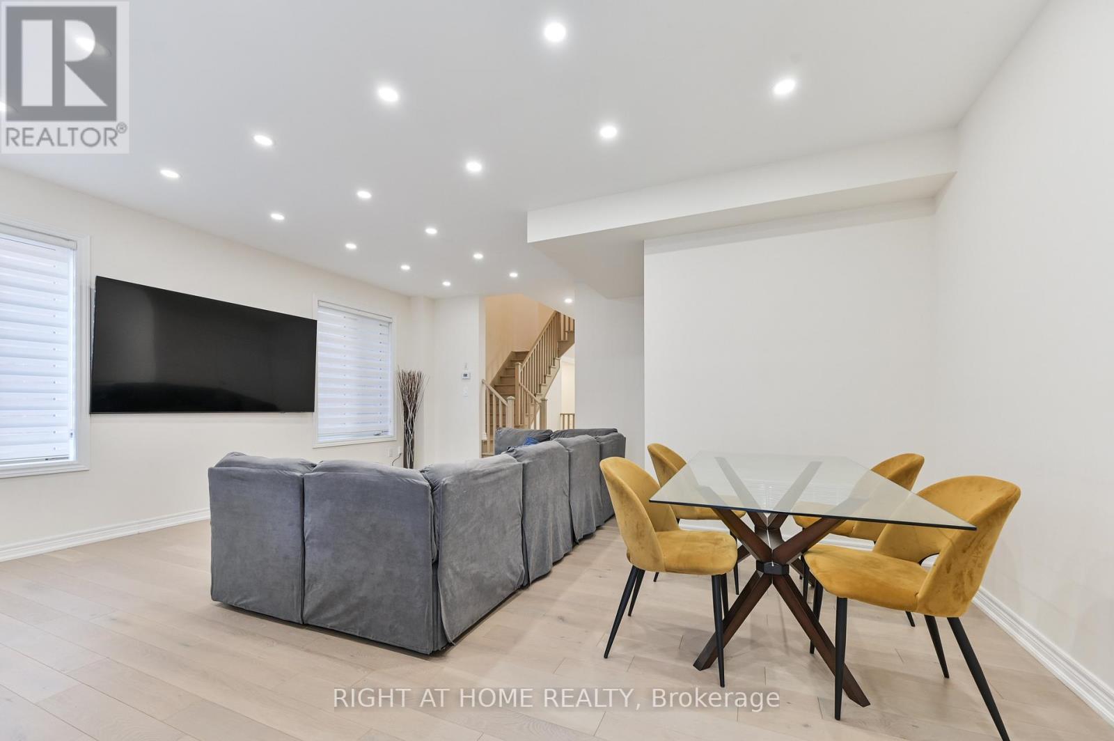 80 Conarty Crescent, Whitby, Ontario  L1P 0L4 - Photo 7 - E12593112