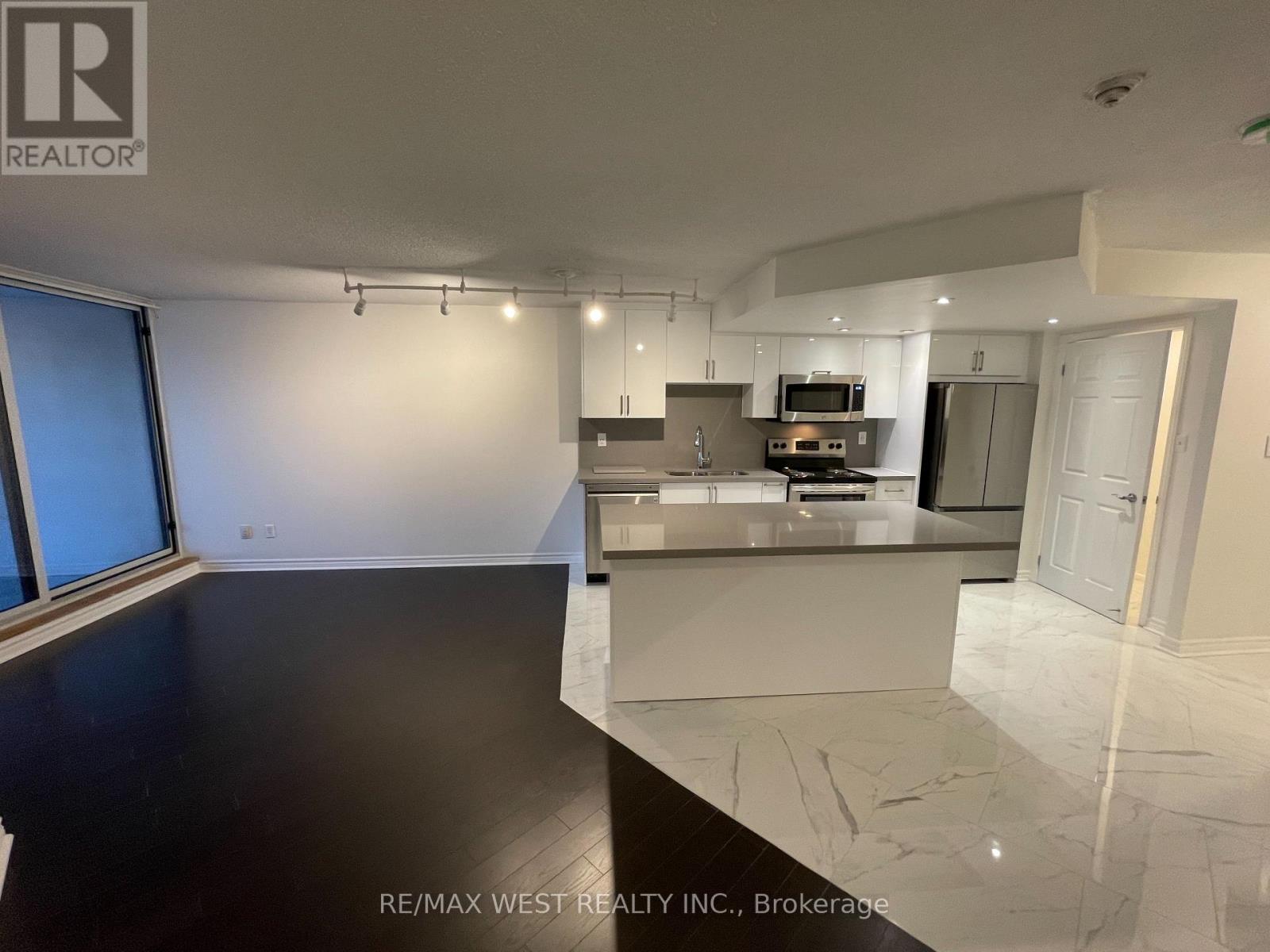 1027 - 77 Maitland Place, Toronto, Ontario  M4Y 2V6 - Photo 12 - C12590208