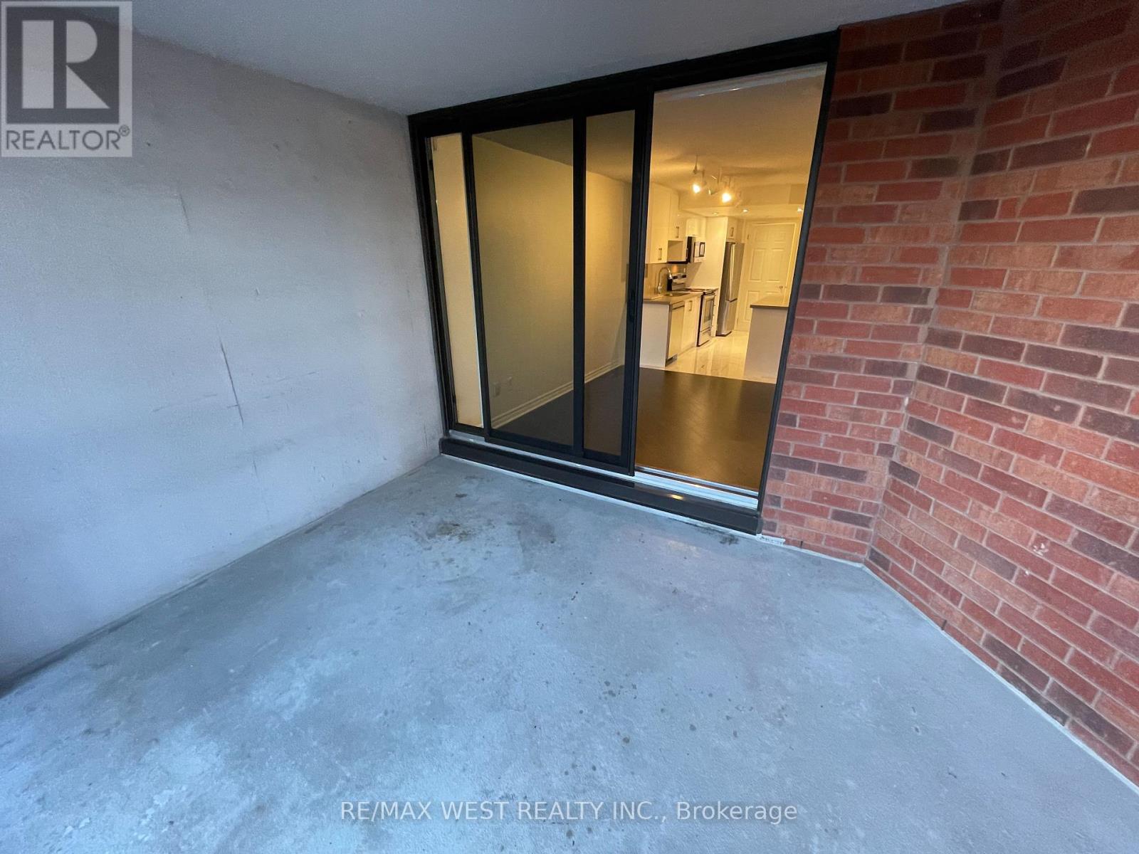 1027 - 77 Maitland Place, Toronto, Ontario  M4Y 2V6 - Photo 10 - C12590208