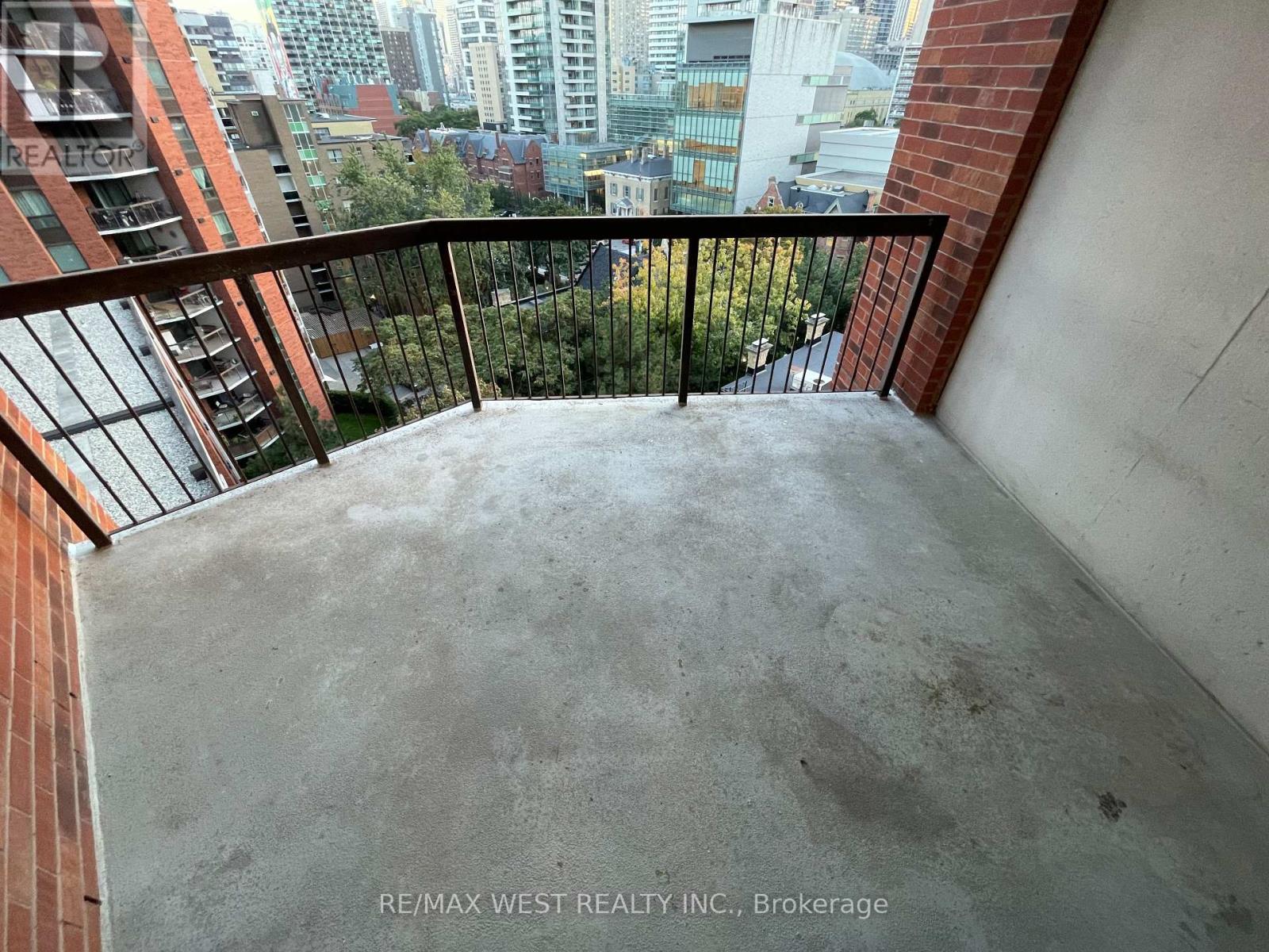 1027 - 77 Maitland Place, Toronto, Ontario  M4Y 2V6 - Photo 6 - C12590208