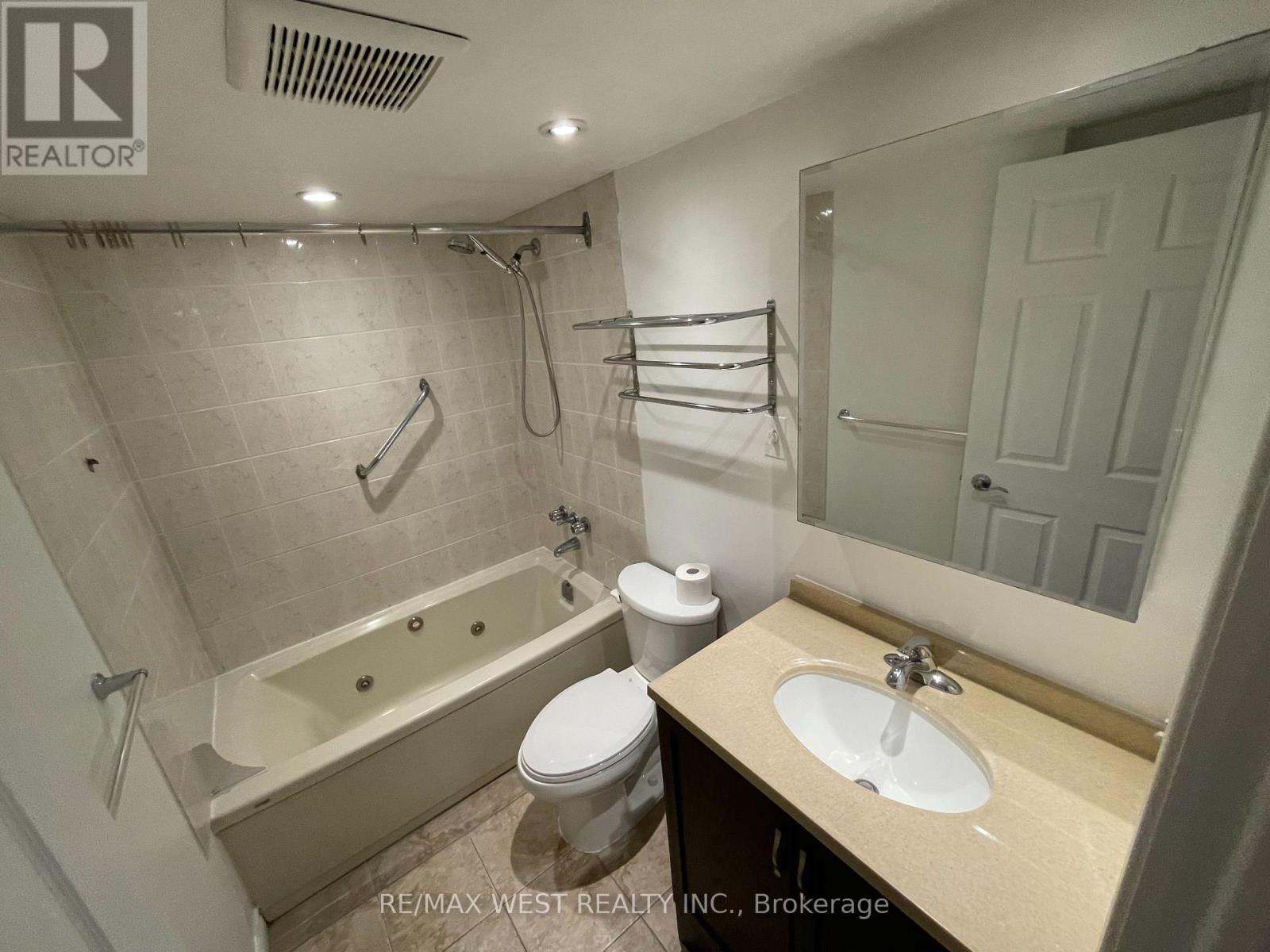 1027 - 77 Maitland Place, Toronto, Ontario  M4Y 2V6 - Photo 21 - C12590208