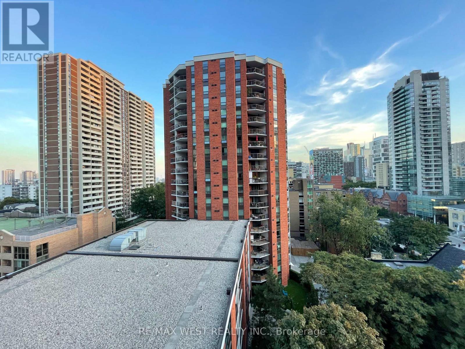 1027 - 77 Maitland Place, Toronto, Ontario  M4Y 2V6 - Photo 9 - C12590208