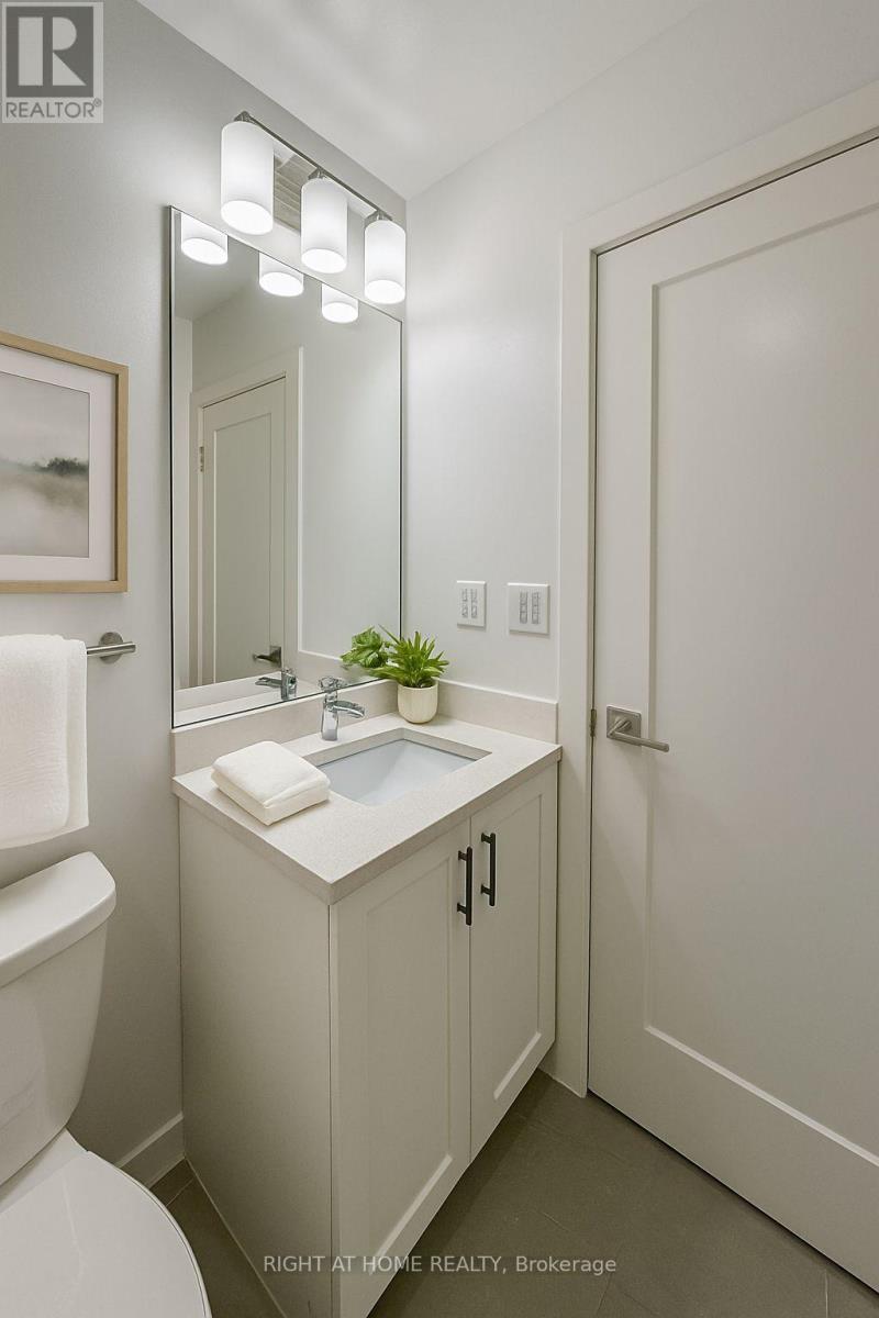 705 Davis Drive, Newmarket, Ontario  L3Y 0J1 - Photo 6 - N12593158