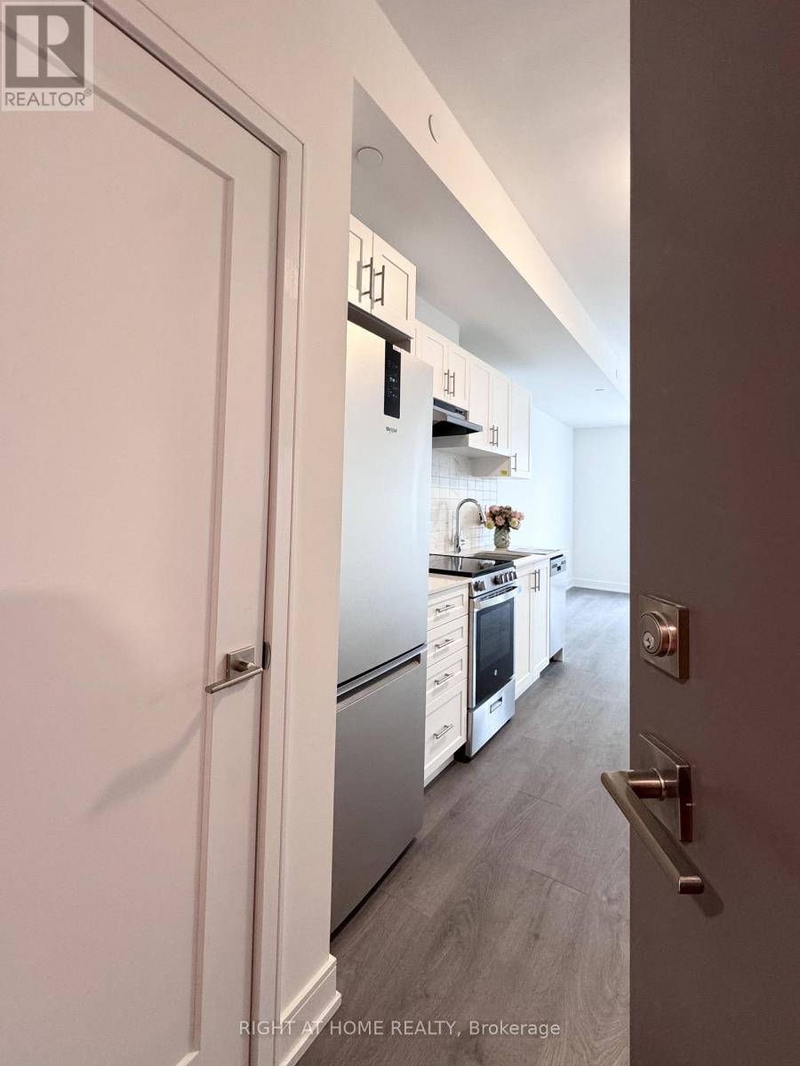 705 Davis Drive, Newmarket, Ontario  L3Y 0J1 - Photo 9 - N12593158