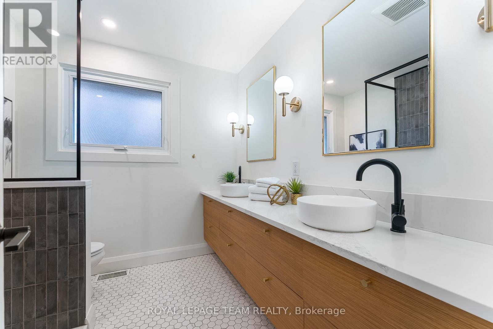 62 Crystal Beach Drive, Ottawa, Ontario K2H 5N1 - Photo 24 - X12586752