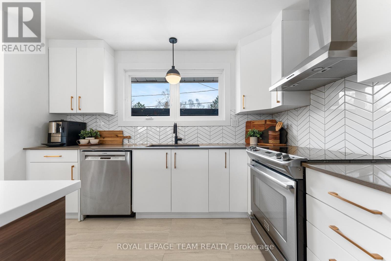 62 Crystal Beach Drive, Ottawa, Ontario K2H 5N1 - Photo 16 - X12586752