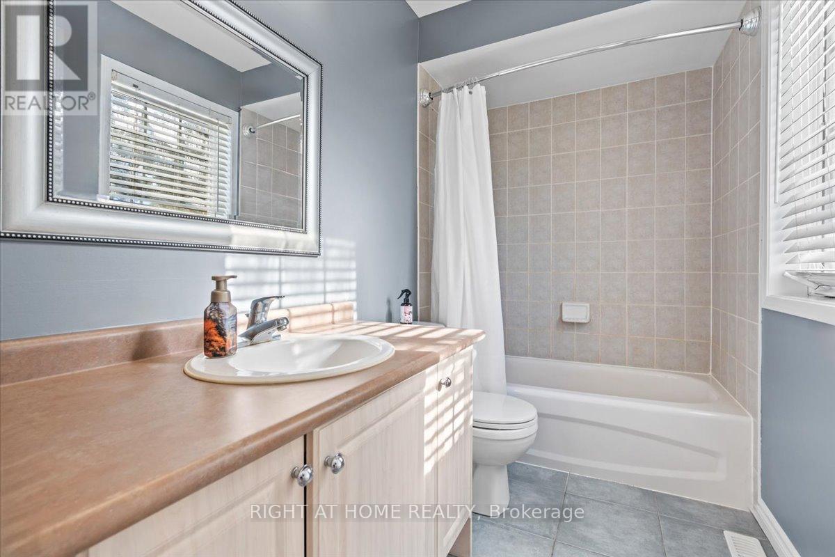 84 Trevino Circle, Barrie, Ontario L4M 6T8 - Photo 14 - S12593118