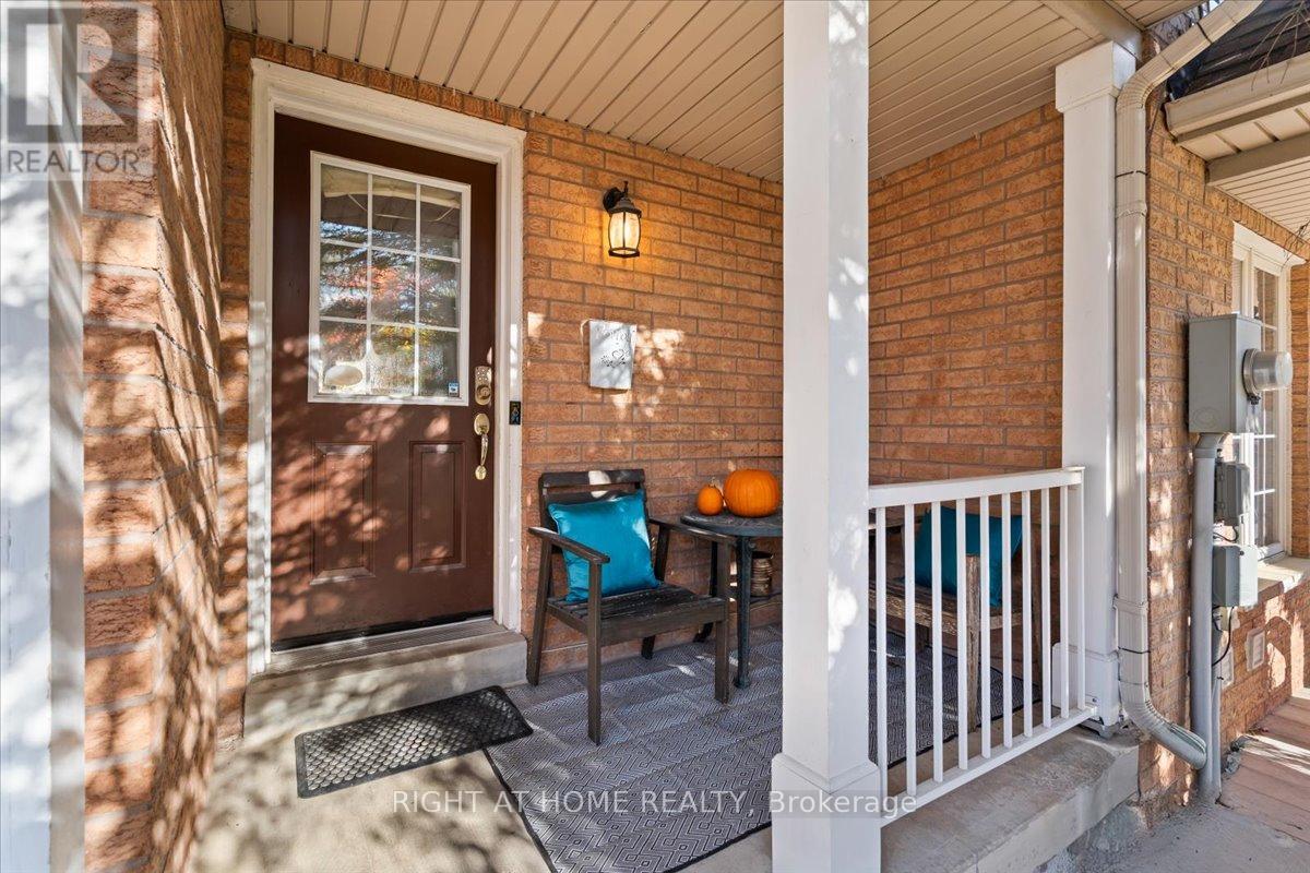 84 Trevino Circle, Barrie, Ontario L4M 6T8 - Photo 2 - S12593118