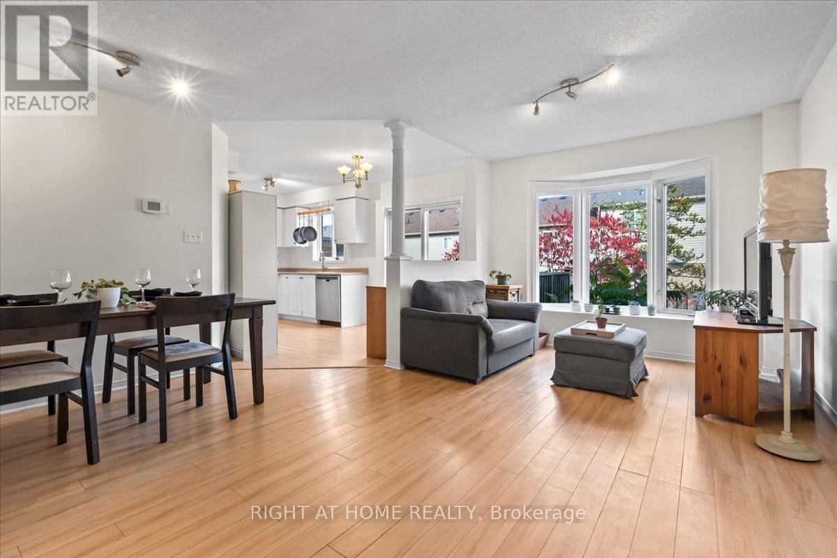 84 Trevino Circle, Barrie, Ontario L4M 6T8 - Photo 4 - S12593118