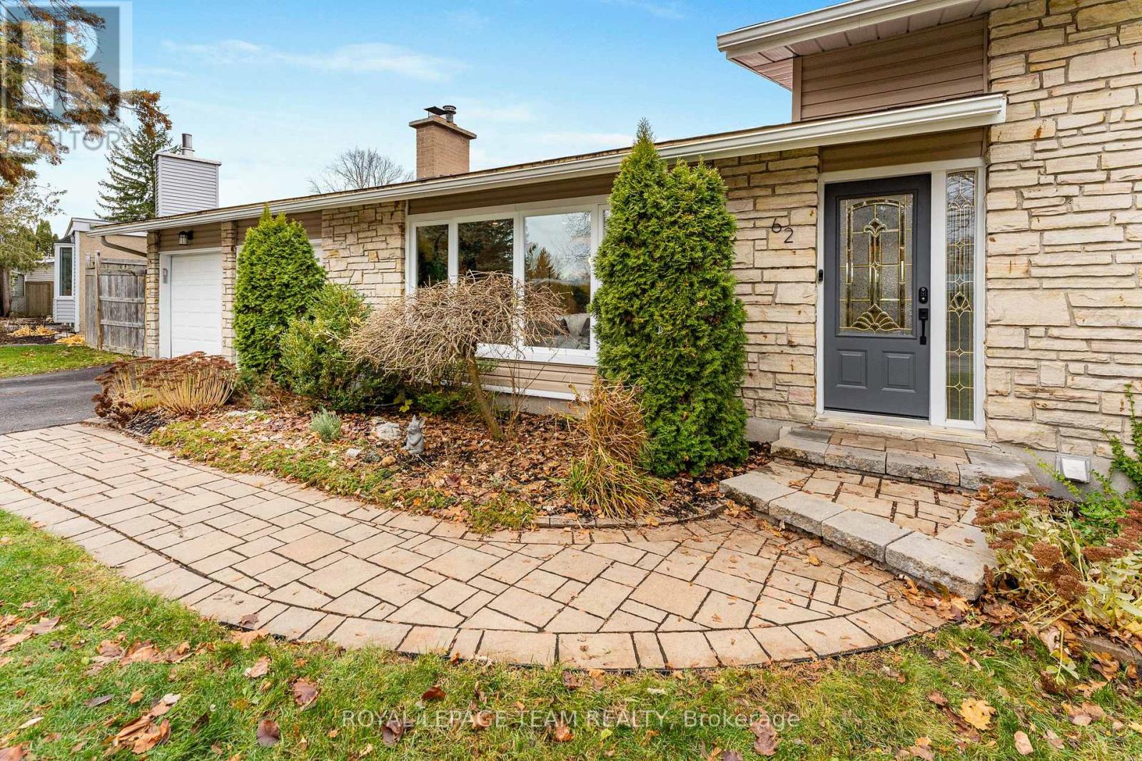 62 Crystal Beach Drive, Ottawa, Ontario K2H 5N1 - Photo 3 - X12586752